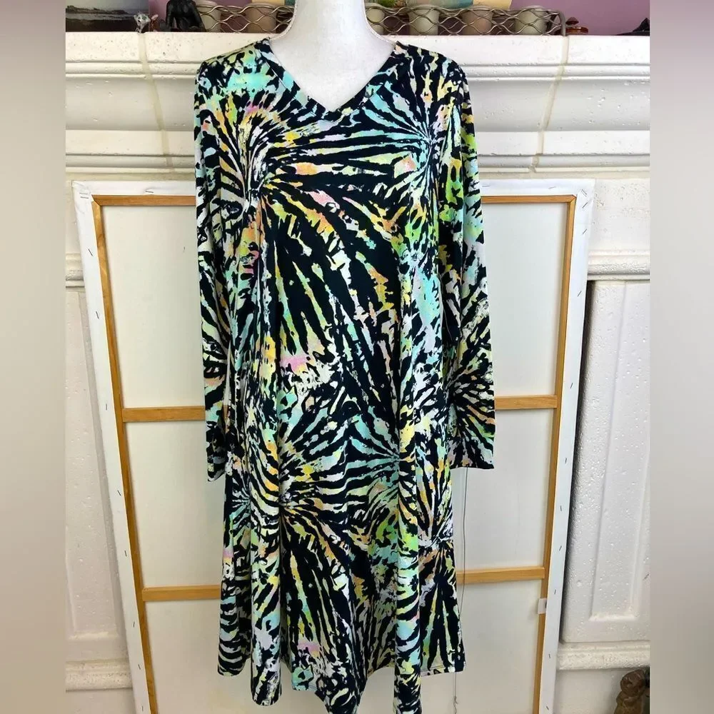 NWOT Abstract print dress V neck w/ pockets rare